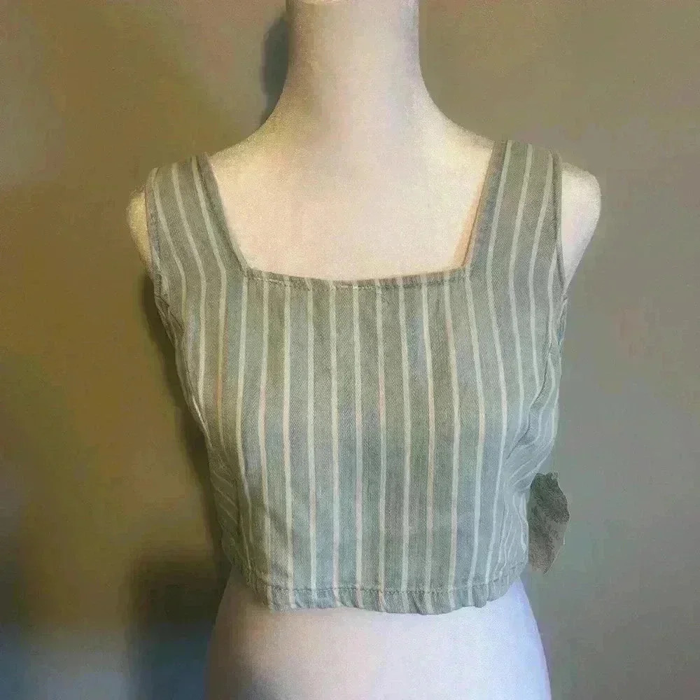 NWT-Crop top- altar’d state